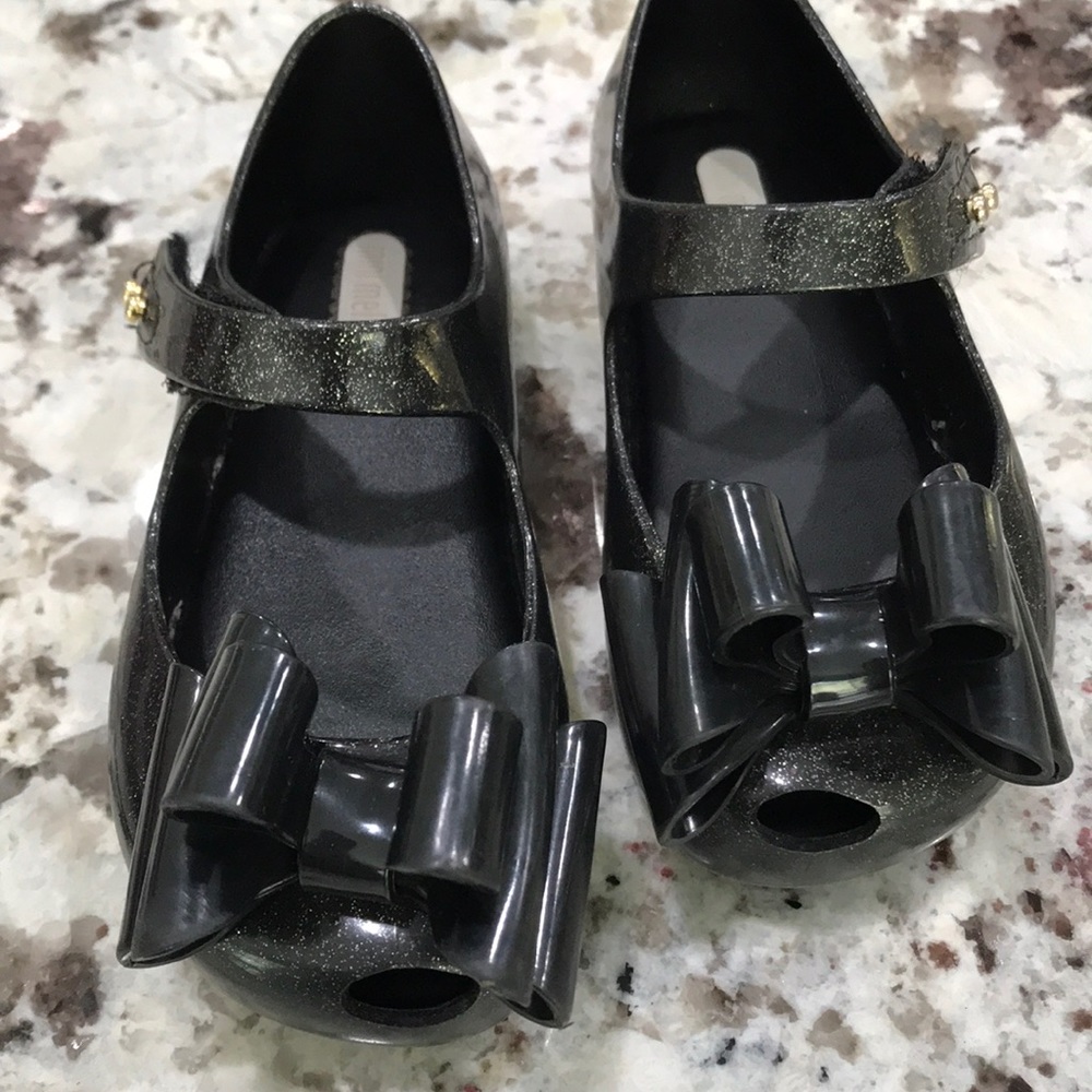 Mini Melissa toddler size 8